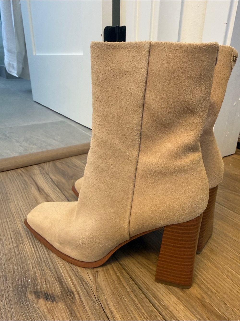 Sam Edelman suede Yvette Block Heeled boot
In Sesame - Picture 4 of 5